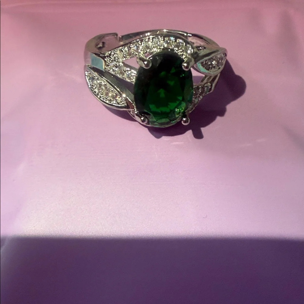 Elegant Silver and Green Gemstone Ring